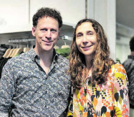 Gastgeber beim Fashion-Apéro im Modegeschäft Manger: Philipp Manger und seine Ehefrau Jacqueline präsentierten moderne, tragbare Mode. (Bild: Dominique Rubin)
