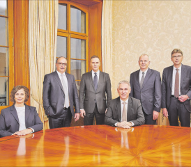 Das ist die Regierung des Kantons Aargau (v.l.): Staatsschreiberin Joana Filippi, Dr. Markus Dieth, Landstatthalter Jean-Pierre Gallati, Landammann Alex Hürzeler, Stephan Attiger, Dieter Egli. (Bilder: zVg.)