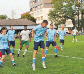 Mit vereinten Kräften hielt Gontenschwils Abwehr dem Buchser Schlussspurt stand. (Bild: Roland Jaus)