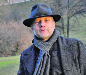 Robert Meier ist im Weiler Schürhof ausserhalb von Schwarzenbach aufgewachsen, ist typografischer Gestalter, überaus kreativ und hat jüngst ein Kinderbuch geschrieben und illustriert. (Bilder: Barbara Rey)