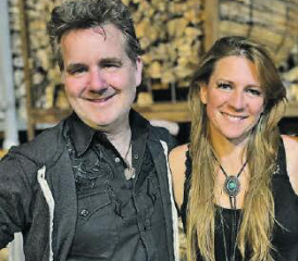 Mit dem Event «California-Dreamin’» bringen Chris Regez und Tabea Legler am Freitag, 15. März einen Hauch von Kalifornien ins Huus 74 in Menziken. (Bild: zVg.)