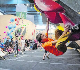 Vize-Schweizermeister Elijah Kofler in einem der vier «Finalboulder». (Bild: Manuel Lopez/zVg.)