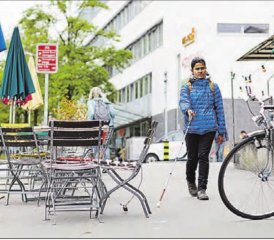 Zum Internationalen «Tag des weissen Stockes»: Der Blindenbund macht mit einem Kurzfilm aufmerksam auf Hindernisse und Gefahren auf Trottoirs, die keine sein müssten. (Bild: zVg.)
