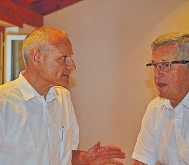 Der neue Gemeindeammann Daniel Heggli und Vizeammann Beat Heinzer meisterten die Zetzwiler Gemeindeversammlung ohne Probleme. (Bild: wr)