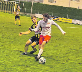 Die gelbschwarzen Gunzwiler (hier mit Dario Bucher) lagen gegen Perlen-Buchrain früh hinten. (Bild: zVg.)