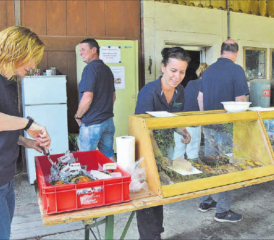 Gute Laune trotz Stress: Die Mitglieder der Kulturkommission «Schlossrued läbt» waren am Kuchen- und Süssigkeitenstand offensichtlich wohl gelaunt im Einsatz. (Bilder: st.)