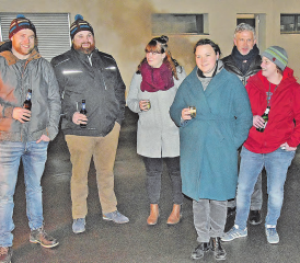 Neujahrsapéro und Neuzuzügerbegrüssung kombiniert: Gemeindeammann Daniel Dätwyler begrüsste eine Handvoll Neuzuzüger an ihrem neuen Wohnort in Moosleerau. (Bilder: aw.)