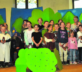 Eine beeindruckende Schar: Mit diesen Kindern wurde innerhalb einer Woche ein Musical eingeübt. (Bilder: st.)
