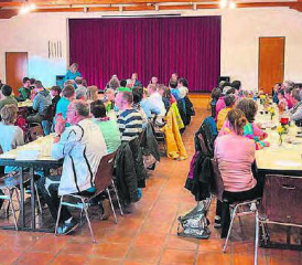 Blick in den Versammlungssaal: Das Kirchgemeindehaus in Reinach war für die GV der Behindertensportgruppe gut gefüllt. (Bild: zVg.)