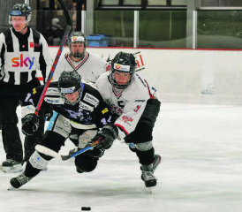 Ein seltenes Bild: Der Reinacher Martin Rupp (l.) enteilt dem Gegner – in diesem Fall Argovias Mike Kuster. (Bild: Roland Jaus)