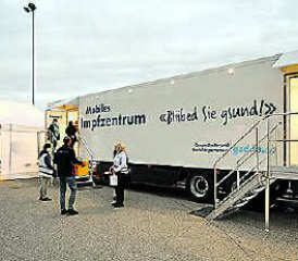 Mobiles Impfzentrum: Auch auswärtige Impfwillige können sich am 15. Oktober und 12. November im «Impftruck» gegen COVID-19 impfen lassen. (Bild: zVg.)