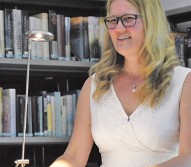 «Habt keine Angst Fehler zu machen, wenn ihr euch begegnet.»: Mit ihrem neuen Buch «Wenn du meine Geschichte hörst» will Roni Baerg eine Brücke schlagen zwischen Einheimischen und Flüchtlingen. (Bilder: EP.)