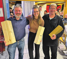 Die Siegerinnen und Sieger freuten sich über die gewonnenen Preise. Aber auch ohne Preis freuten sich alle über den gelungenen Anlass. (Bild: zVg.)