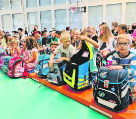 Neben 434 Schülerinnen und Schülern in Rickenbach und Pfeffikon hatten auch 64 Lehrpersonen, neun Klassenassistenzen und neun Betreuerinnen der Tagesstrukturen ihren ersten Schultag (Bild: mla.)