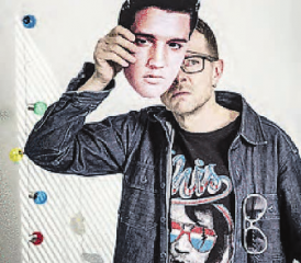 Bänz Friedli beobachtet und parodiert und es sprudelt im neuen Programm «Was würde Elvis sagen?» nur so aus ihm heraus. (Bild: zVg.)