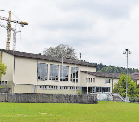 Die Dürrenäscher Stimmbürger sprachen sich klar für die 11,5 Mio.-Investition für die Sanierung des Schulhauses sowie die Sanierung, resp. den Neubau der Mehrzweckhalle aus. (Bild: hg.)