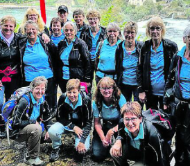 Die diesjährige Turnfahrt führte den Frauenturnverein Gontenschwil an den Rheinfall. (Bild: zVg.)