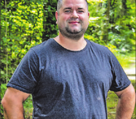 Präsentiert sich als bodenständiger, naturverbundener und lösungsorientierter Kandidat: Der Landschaftsgärtner Reto Baumann hat das Amt als Friedensrichter im Visier. (Bilder: aw.)