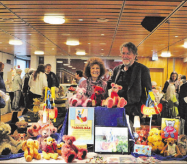 Lilo und Heinz Marzohl unterstützen die Ausstellung auch mit eigenen Kreationen. (Bilder: Janine Flückiger)
