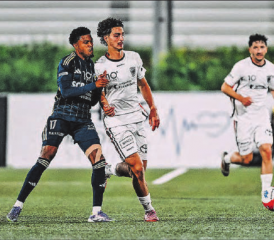 Elias Filet (Mitte) gelingt fast in jedem Spiel ein Tor für den FC Aarau. (Bild: Sarah Rölli)