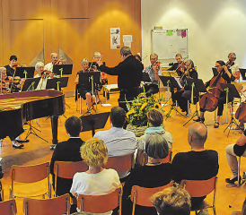 Einmal spielen mit grossem Orchester vor grossem Publikum: Nina Rufer gehört zu den grossen Talenten, die der Musikschule Schöftland erwachsen. Thomas Peyer bildet sie aus und fördert sie «nach Noten». (Bilder: st.)
