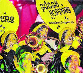 Mitreissend und energiegeladen: Die Gugge Hoppers lassen an neun Anlässen das Publikum tanzen. (Bild: zVg.)