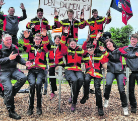 Der Fanclub reiste mit: Die Medaillen um den Hals zeugen von früheren Erfolgen. Jetzt ist der Nachwuchs gut trainiert am Start. (Bilder: zVg.)