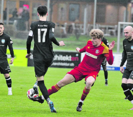 Der SC Schöftland, hier in Rot mit Ben Jäggi, wurde für seinen Einsatz gegen Lenzburg nicht belohnt. (Bild: Otto Lüscher)