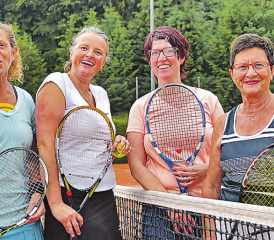Voll motiviert gingen die Damenteams das Doppel an: Eveline Kalt und Marion Christoph (TC Zofingen), Regina Widmer und Lotti Gloor vom TC Entfelden, v. l. (Bilder: aw.)