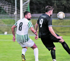 Der Gontenschwiler Orhan Hadzic (rechts) steuerte zwei Treffer zum 4:2-Erfolg bei. (Bild: Roland Jaus)