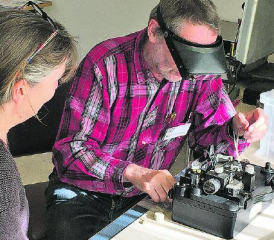 Flicken statt wegwerfen. Vor den Sommerferien findet das Repair Café in Schöftland am 15. Mai und am 19. Juni statt. (Bild: zVg.)