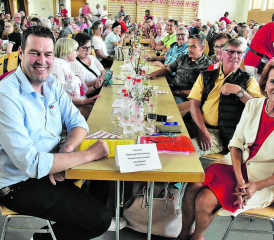 Gontenschwils Gemeindeammann Renate Gautschy verbindet mit dem Festredner, Nationalrat Christoph Riner, eine langjährige, von gegenseitigem Respekt geprägte Freundschaft. (Bilder: hg.)