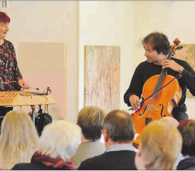 Sonntags-Matinée «im Park» Teufenthal: Barbara Schirmer wurde im zweiten Teil ihres Konzerts begleitet von Carlo Niederhauser am Cello. (Bilder:kfl.)