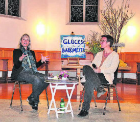 Ein spannendes Gespräch zum Thema Glück führten Isabel Maurer (links) und Sozialdiakonin Rahel Fritschi. (Bild: grh)