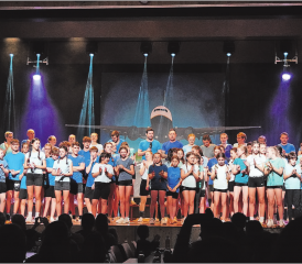 Eine Turnfamilie oder eine Fluggesellschaft? Die Turnerinnen und Turner teilen eine Leidenschaft. (Bilder: Melanie Köchli)