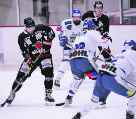 Wo ist der Puck? Im Sichtfeld von Marco Vogt befinden sich in dieser Szene nur lauter Oberthurgauer Spieler. (Bilder: rc.)