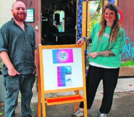 Willkommen: David Hartmann und Livia Huwyler am Tag der offenen Tür. (Bild: grh)