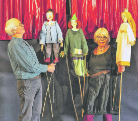 Cornelia und Martin Bär führen zusammen mit dem Kammerorchester Schöftland die Geschichte «Zlateh die Geiss» auf. (Bild: WB-Archiv.)