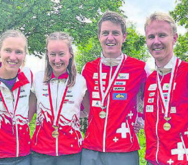 Aargauer auf dem Siegertreppchen der Elite: (v.l.) Natalja und Eline Gemperle vom OLK Argus (Seon), Matthias Kyburz (OLK Fricktal) und Timo Suter, Cordoba OLC. (Bild: zVg.)