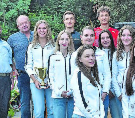 Alle Geehrten auf einen Blick: Markus Bäni und Herbert Räbmatter links, hinten rechts daneben Florian Langenegger und Fionn Bolliger. (Bilder: aw.)