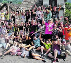 Gemeinsam auch mal offline: Das Sommerlager der reformierten Kirche Schöftland fand im regenfreien Tessin statt. (Bild: zVg.)