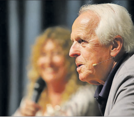 In bester Gesprächslaune und eigentlich immer fröhlich: WAM verriet dem Publikum, dass das A für Andreas erst später in seinem Leben Eintrag in den amtlichen Registern fand und 300 Franken gekostet hat. (Bilder Remo Conoci)