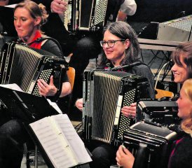Das Orchester I bewies viel Spielfreude und grossartiges musikalisches Können, zur Aufführung gelangten fast ausschliesslich Kompositionen von Peter Frey. (Bilder: hg.)