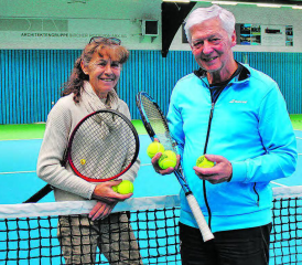 Faszination Tennis: Monica Simmen-Blatter und Freddy Blatter begeistern Anfänger wie Profis mit ihrem Angebot. (Bild: grh)