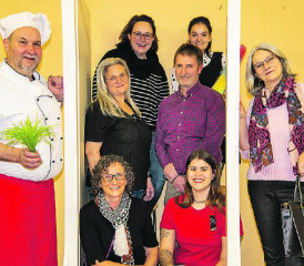 Die Theatergruppe Pfeffikon möchte den Zuschauern einen besonderen Leckerbissen zeigen. (Bild: zVg.)