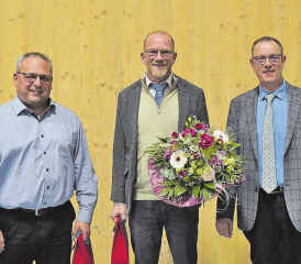 Andreas Bürgi und Thomas Sauder wurden durch den Gemeindeammann Josef Willi verabschiedet. (Bild: Melanie Köchli)