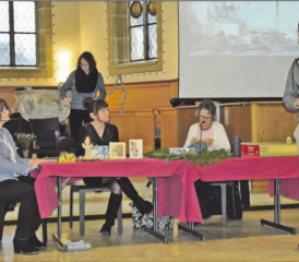 Enttäuschungen und Erwartungen: Die Mitwirkenden (v.l.) Celine Lanz,Anneliese Meier, Iris Maurer, Mirjam Müller, Hanni Hugentobler und Beat Müller erklärten sich spontan bereit, ein kleines Theater einzuüben. (Bilder: st.)