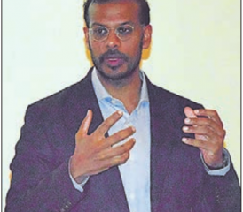 Um zu beraten, muss man die Fakten kennen: Dr. Remo Reginold hat in Hirschthal eindrücklich bewiesen, dass er sich weltpolitisch, -geschichtlich und -wirtschaftlich auskennt. (Bild: st.)