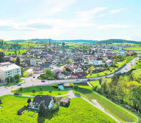 Entlastung und Schutz des historisch wertvollen Fleckens: Die Luzerner Stimmbevölkerung gab der Umfahrung Beromünster seine Zustimmung. (Bild: zVg.)