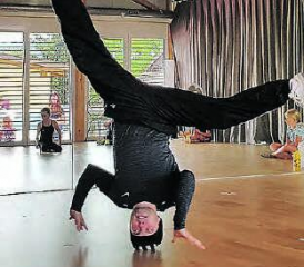 Kleine Show zum Schluss: Ferienspass mit Jonas Deubelbeiss, dem amtierenden Vize-Schweizermeister im Breakdance. (Bild: zVg.)